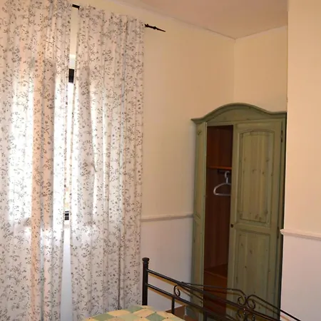 Fara Del Falco Βιέστε